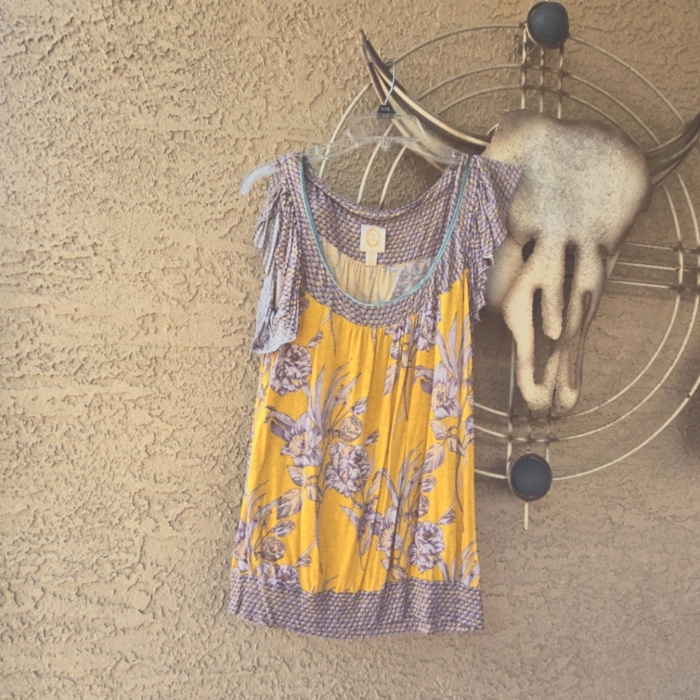 Lg scoop neck cap sleeve top